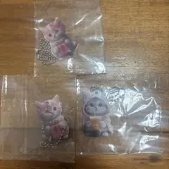 可愛い猫のアクリルキーホルダー