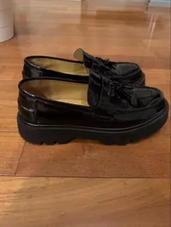 ブラックエナメルローファー