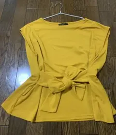 ノースリーブ イング　マスタード色　ノースリーブ