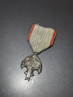 大日本帝国 旧日本軍 勲章 菊水バッジ(通称菊水部隊章) 純銀 当時物