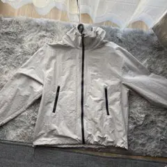 ライトグレー フード付きナイロンジャケット