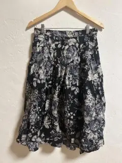 美品✨花柄フレアスカート 膝丈 モノトーン 黒 白 グレー