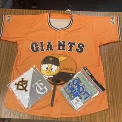読売ジャイアンツ来場者配布ユニフォーム　ハンドタオル　うちわ　巾着4点セットのサムネイル