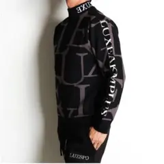 美品❗️LUXE AKM PLUS 袖ロゴ 総柄モックネックニット