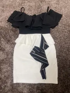 オフショルダー フリル ナイトドレス