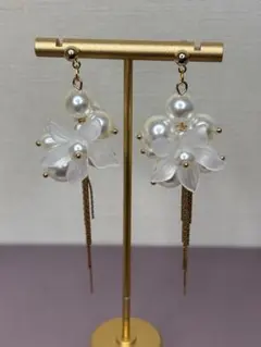 イヤリング（ピアス変更可能） 花モチーフ パール 白