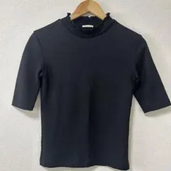 GU ブラック フリル付き五分袖トップス