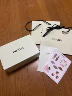 PRADA ギフトボックスとショッパー