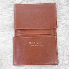 《 Salvatore Ferragamo フェラガモ 》ブラウン カードケース