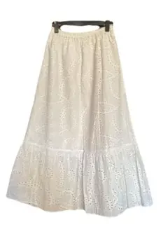 GU 刺繍入りホワイトフレアスカート