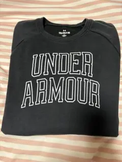 UNDER ARMOUR ブラック トレーナー