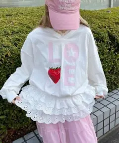 W♡C イチゴレースヘムビッグロンT いちご LOVE プリント　ホワイト　苺のサムネイル
