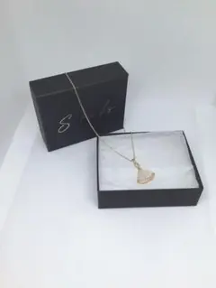 ゴールド三角形ペンダントネックレス