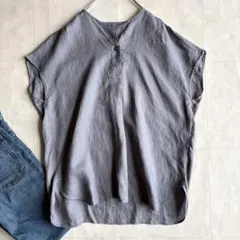 極美品＊メゾンドソイル　リネン100 半袖ブラウス　薄墨　バックボタン　刺繍 極美品＊メゾンドソイル リネン100 半袖ブラウス 薄墨 バックボタン