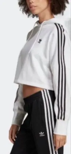 極美品✨adidas トレフォイル　ホワイト クロップドパーカー　Lサイズ