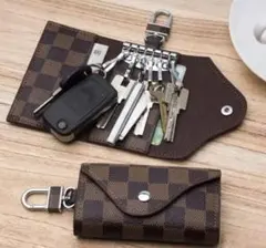 ボタン型　キーケース　キーポーチ　ブラウン