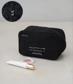 スリーコインズ　撥水スクエアポーチ（黒）のサムネイル