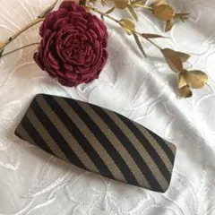 FENDI 黒と金のストライプバレッタ