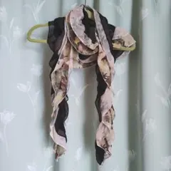 長細いフリルスカーフ