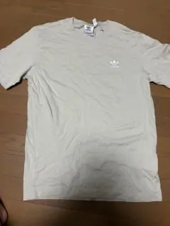 ベージュ Tシャツ
