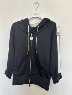 MONCLER ブラック フード付きジャケット