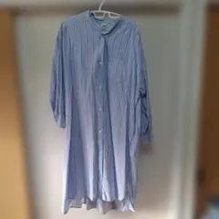 青と赤のストライプ長袖シャツ