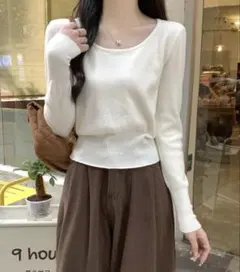 韓国　アイボリー　ニット