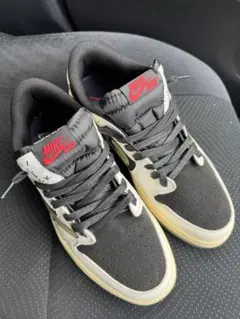 Travis Scott × Nike AirJordan1 ミディアムオリーブ