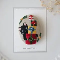 No.688　クリスマスプレゼント　刺繍ブローチ
