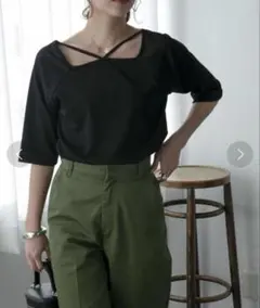バックオープンスクエアネックストラップTシャツのサムネイル