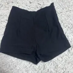 ハイウエスト黒ショートパンツ