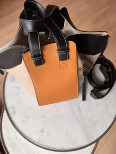 【期間限定お値下げ❣️限定品❣️】ロエベ　ハンモック　スモール　マルチ　トリコロールのサムネイル