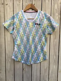 □FILA ブルー×グリーン　△総柄　Vネックtシャツ