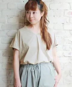 ジャーナルスタンダードラックス／フリルVネックTシャツのサムネイル