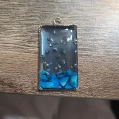レジン ねこ チャーム ④水色＆ドライフラワー パール入り