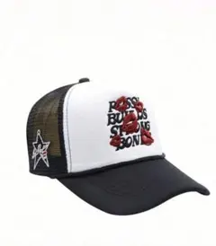 トラッカーキャップ 白黒 赤い唇刺繍