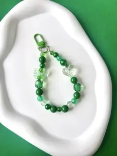 小さめ緑ビーズのハンドメイドストラップ♡