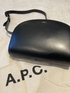 A.P.C._ハーフムーンショルダーバッグ