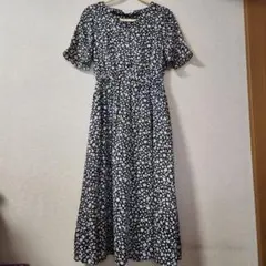 【美品】ナチュラルビューティーベーシック モノトーンフラワープリントワンピ　M