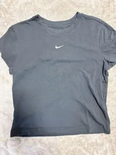 NIKE ショート丈 Tシャツ