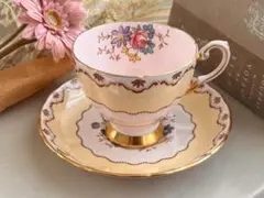 【タスカン】可愛らしく優しいクリーム色のフローラル カップ&ソーサー