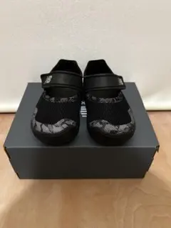 New Balance キッズサンダル ブラック/グレー