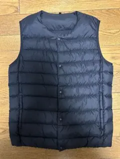 無印良品ノーカラー軽量ダウンベスト