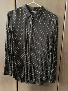 UNIQLOドット柄黒シャツ　Sサイズ