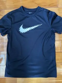 Nike DRI-FIT ブラック Tシャツ 130くらい