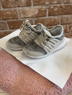 adidas スニーカー グレー/ブラック