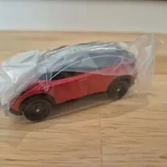 トミカ　日産　アリア　赤のサムネイル