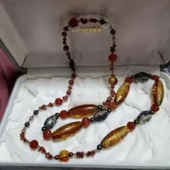 エレガントなビーズネックレス