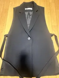 ZARA 黒 ノーカラーベスト