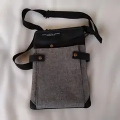 グレーと黒のショルダーバッグ